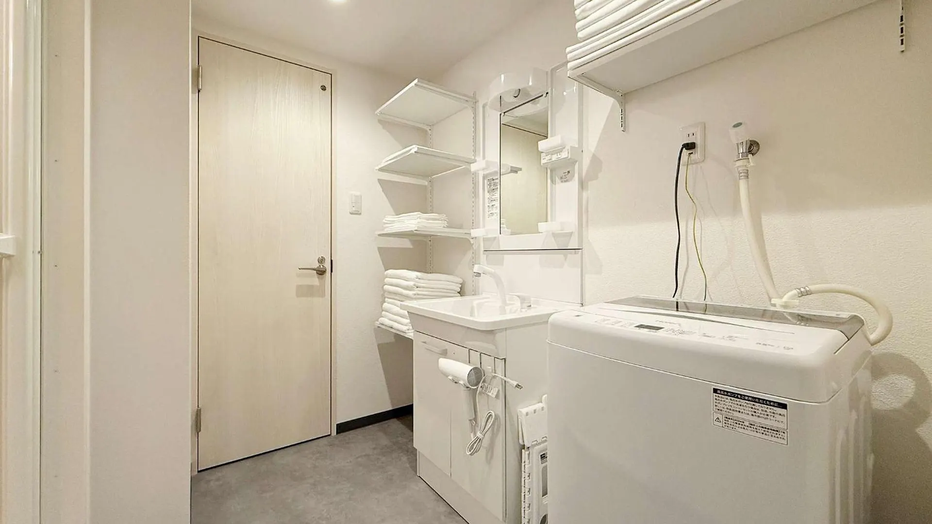Apartment Clio Matoba - 10-Min Walk To Station Spacious Stay For 8 Guests Hiroshima